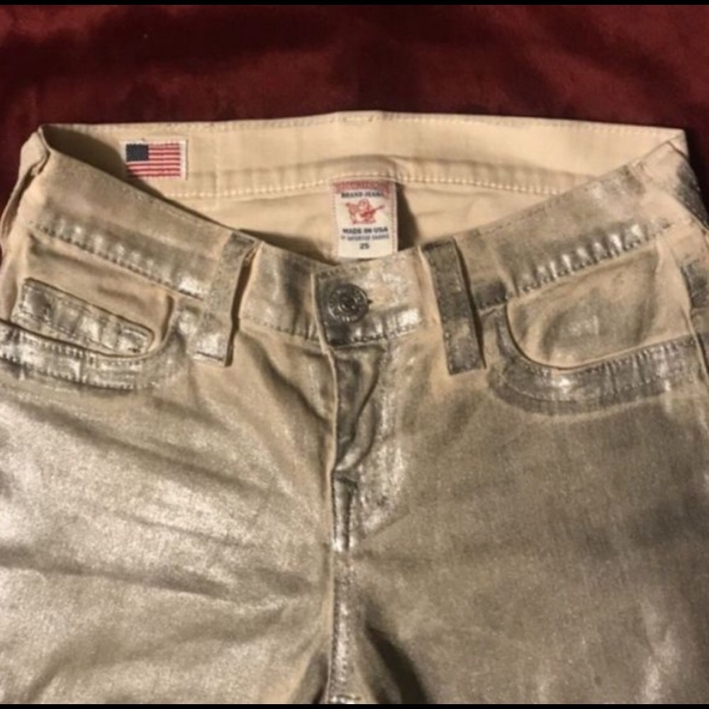 TRUE RELIGION JEANS.